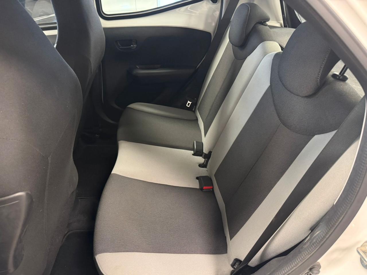 Toyota Aygo 1.0 VVT-i 69 CV 5 porte x-cite