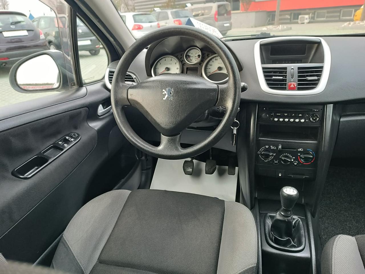 Peugeot 207 1.4 8V 75CV 3p. ONE Line