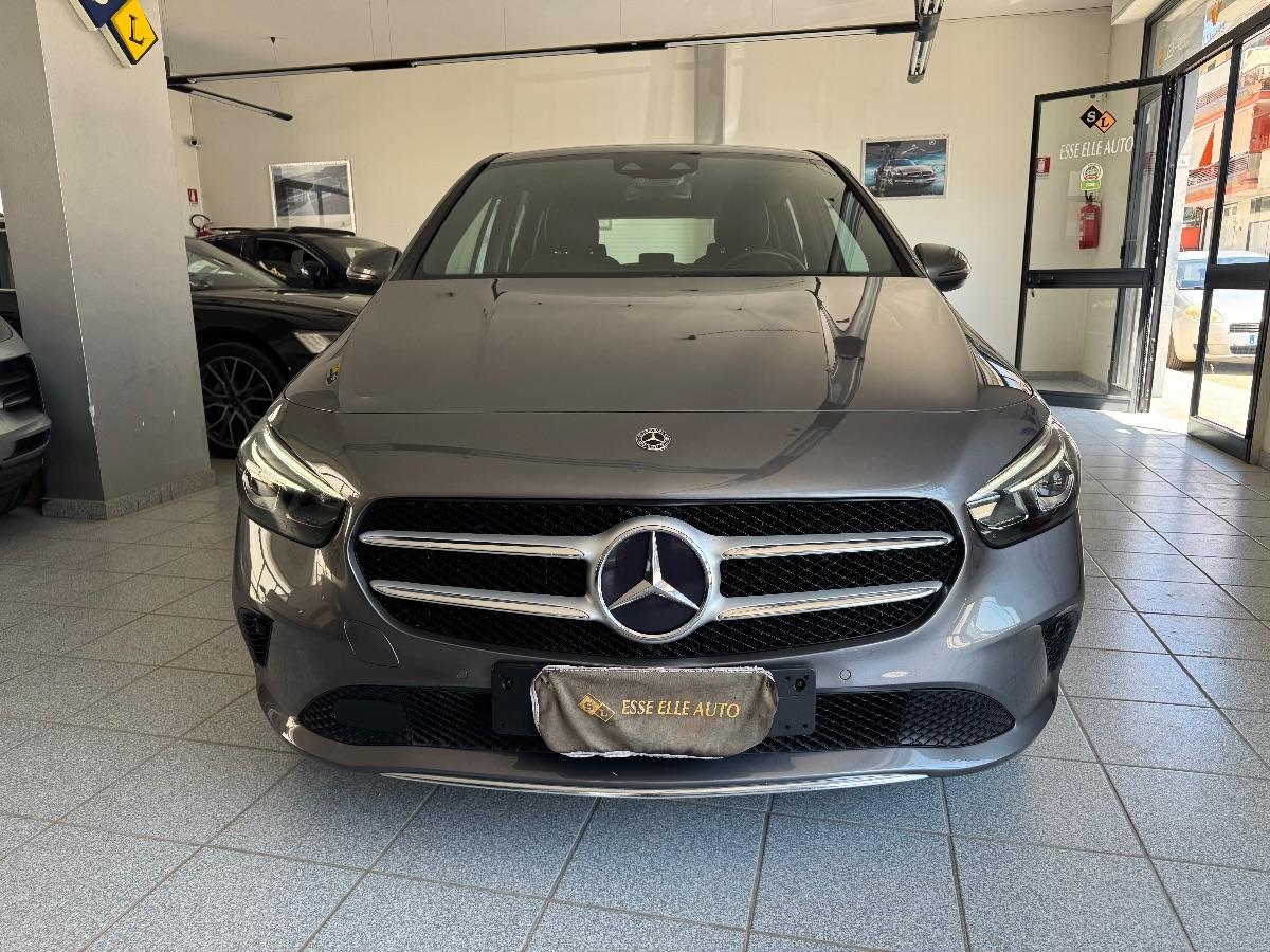 MERCEDES B180 d Automatic Sport BURMESTER/ LUCI AMBIENT/ PELLE/ LED