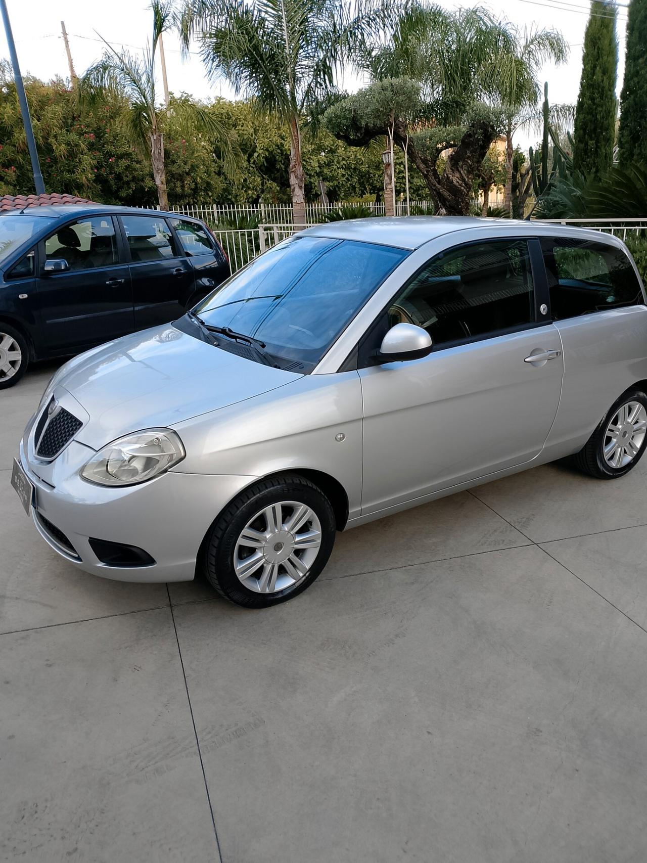 Lancia Ypsilon 1.4 Argento Ecochic GPL