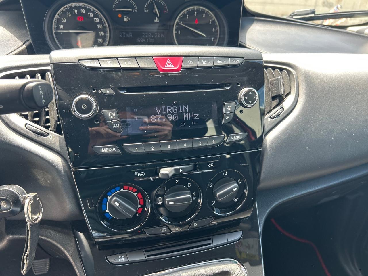 Lancia Ypsilon 0.9 TwinAir 85 CV 5 porte Metano Ecochic Platinum