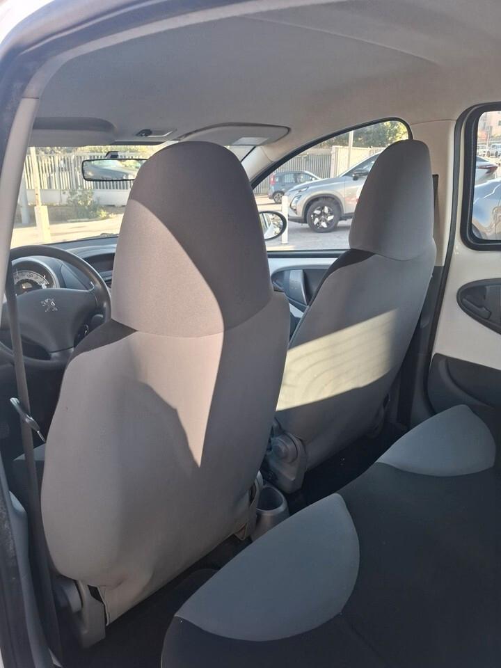 Peugeot 107 1.0 68CV 5p. Desir - 2011