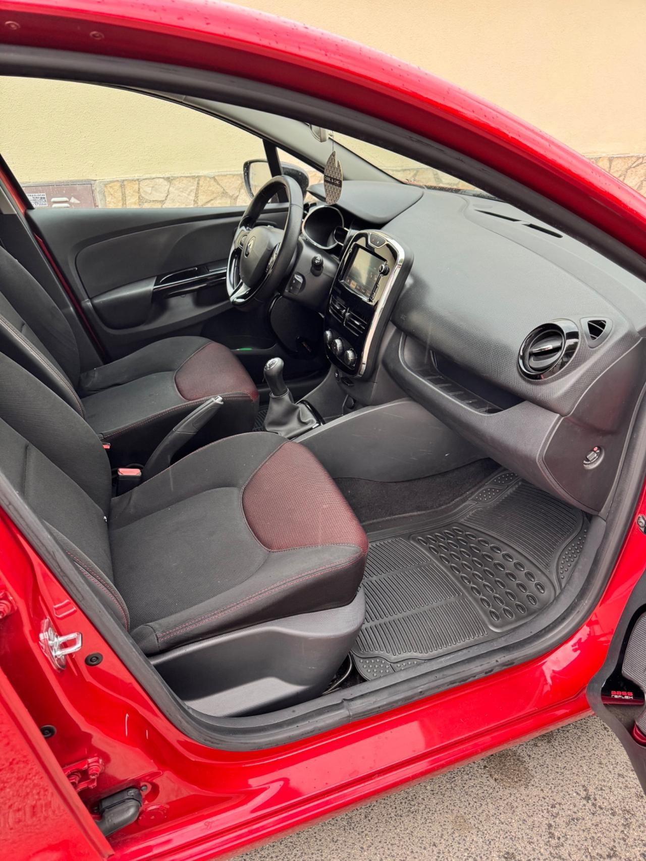 Renault Clio 1.2 75CV COSTUME NATIONAL