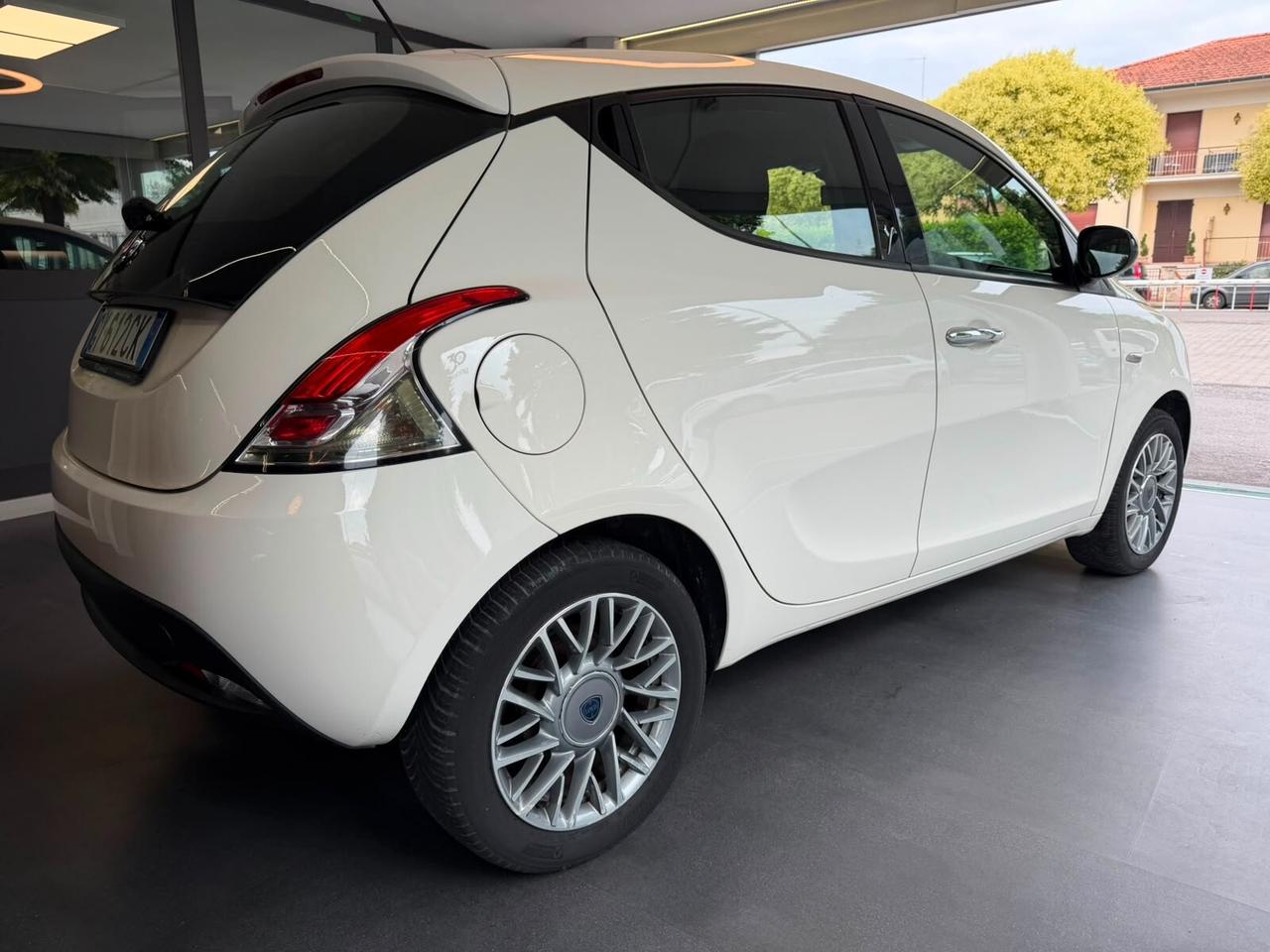 Lancia Ypsilon 1.2 69 CV 5 porte S&S Gold