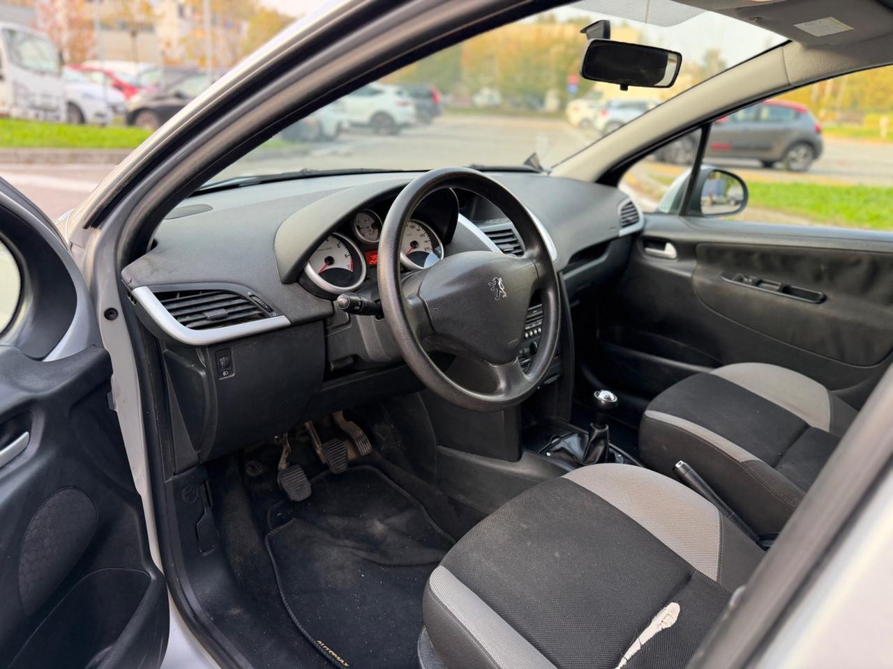 Peugeot 207 1.4 8V 75CV 5p. *Neopatentati*