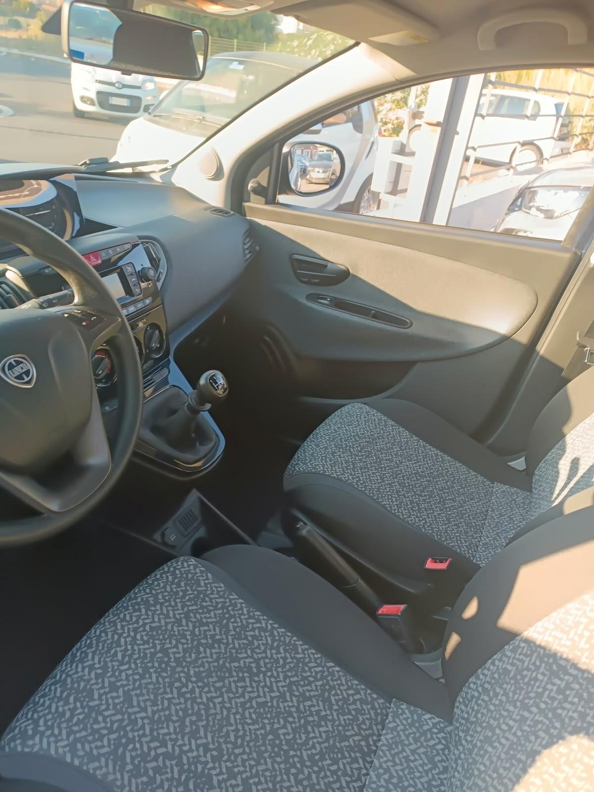 Lancia Ypsilon 1.2 69 CV 5 porte S&S Platinum