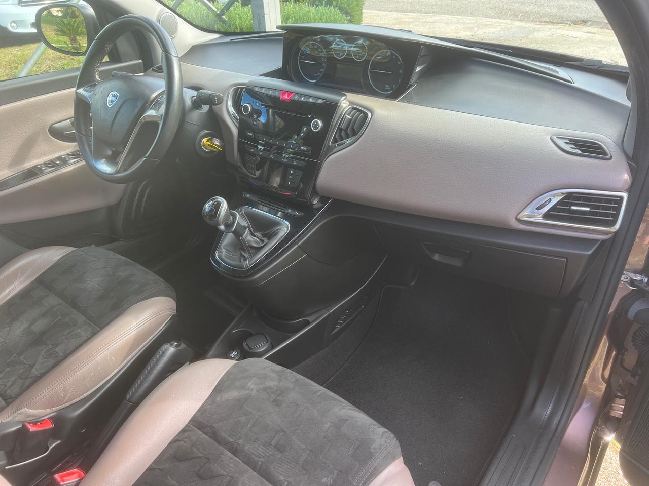 Lancia Ypsilon 1.2 69CV GPL Platinum-2015"UNIPRO"