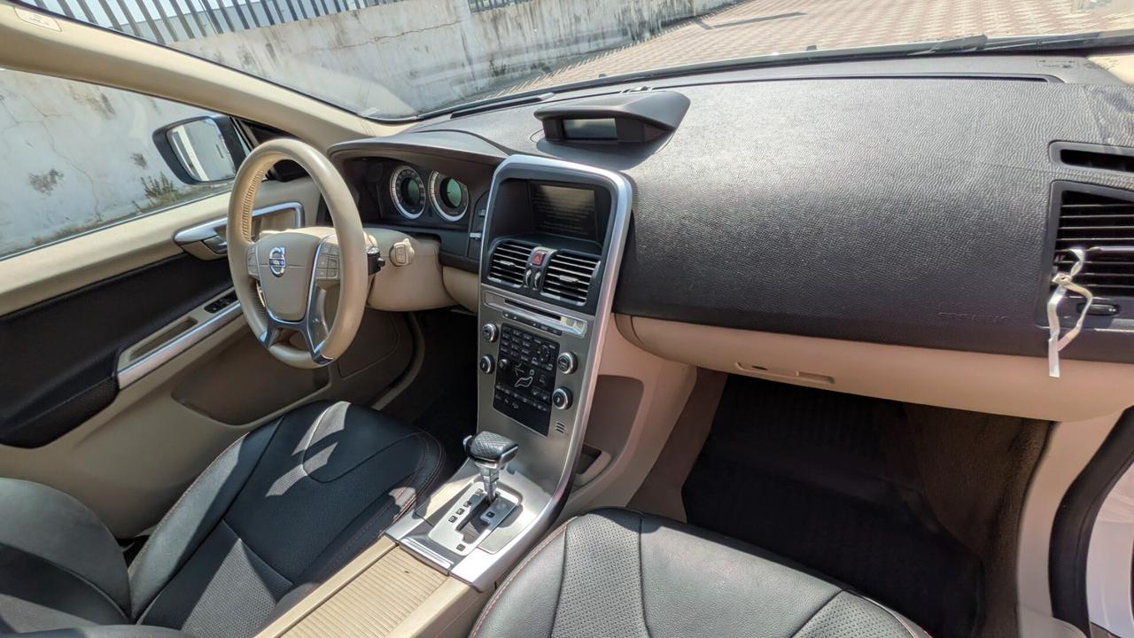 Volvo XC 60 XC60 D5 AWD Geartronic Summum