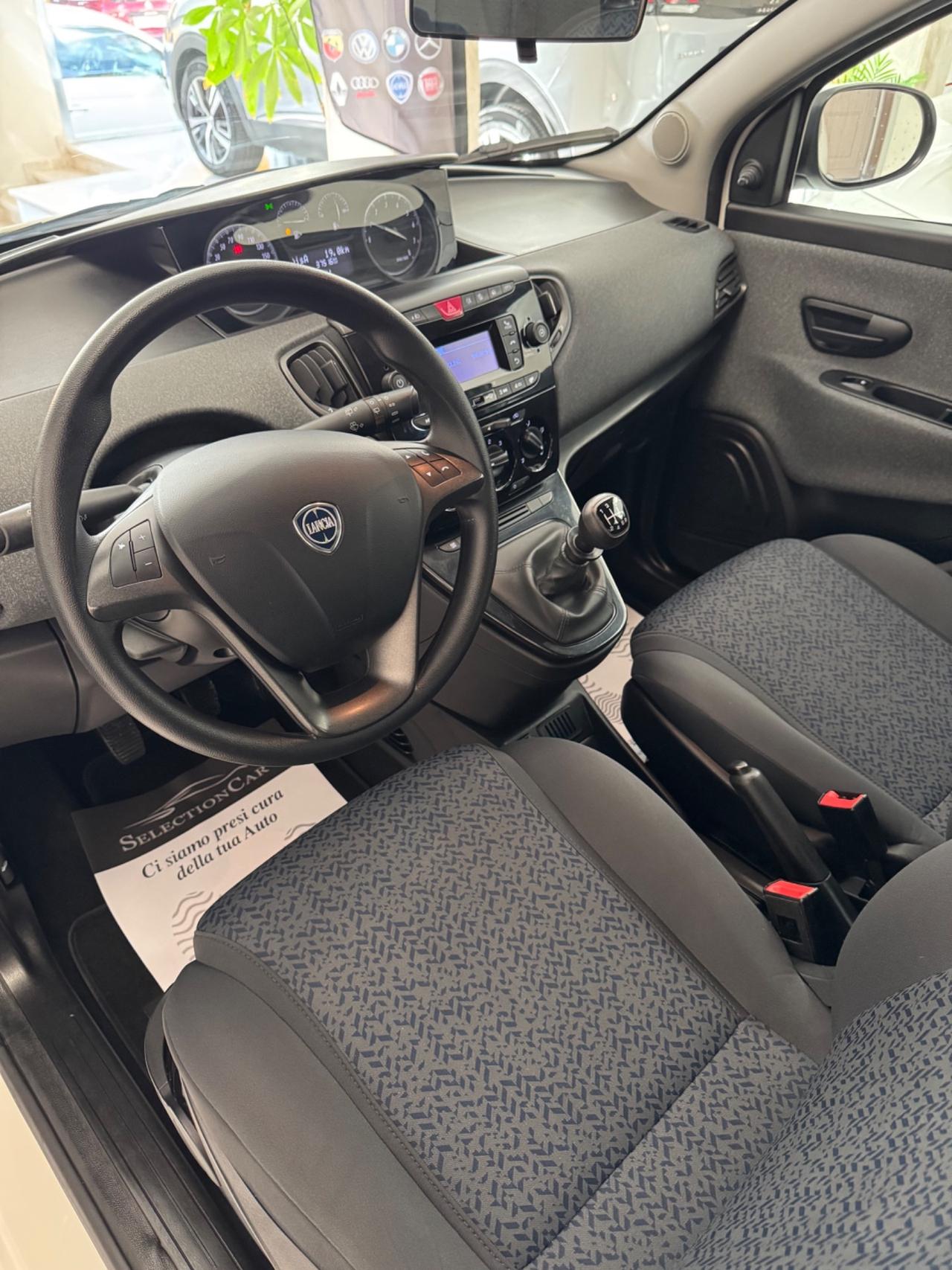 Lancia Ypsilon 1.0 FireFly 5 porte S&S Hybrid Ecochic Silver