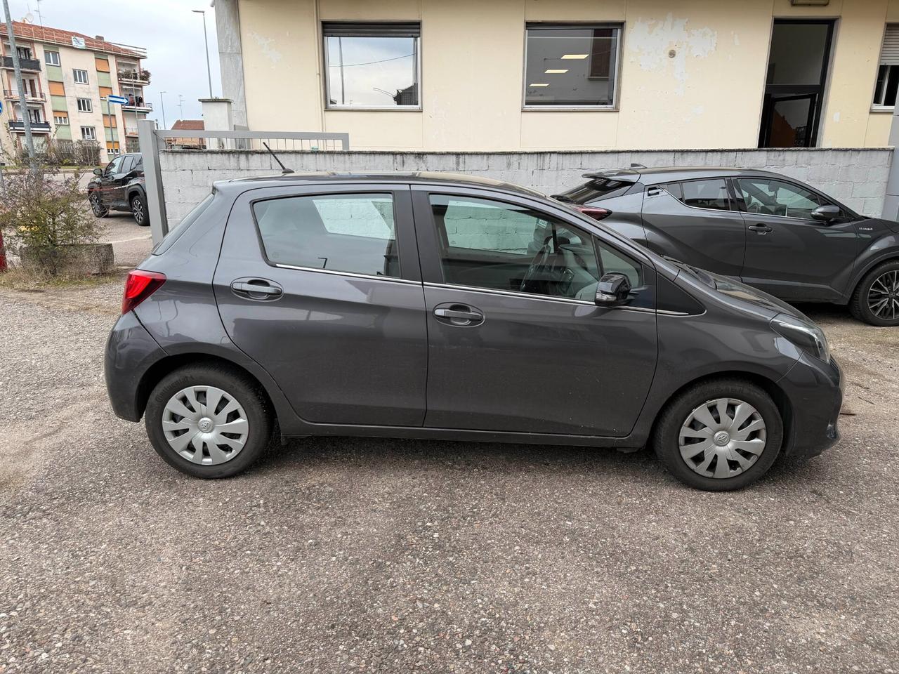 Toyota Yaris 1.0 5 porte Cool NEOPATENTATI