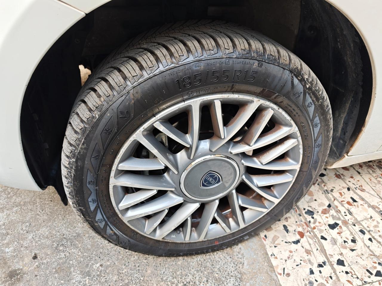 Lancia Ypsilon 0.9 TwinAir 85 CV 5 porte Metano Ecochic Gold