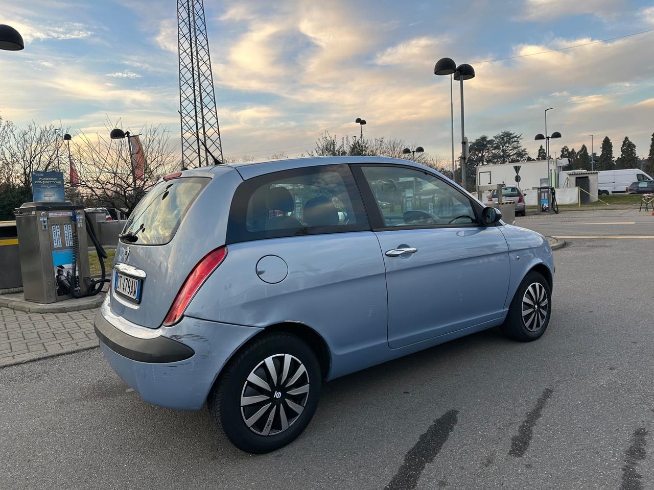 Lancia Ypsilon 1.2 BENZINA NEOPATENTATI CON FRIZIONE NUOVA