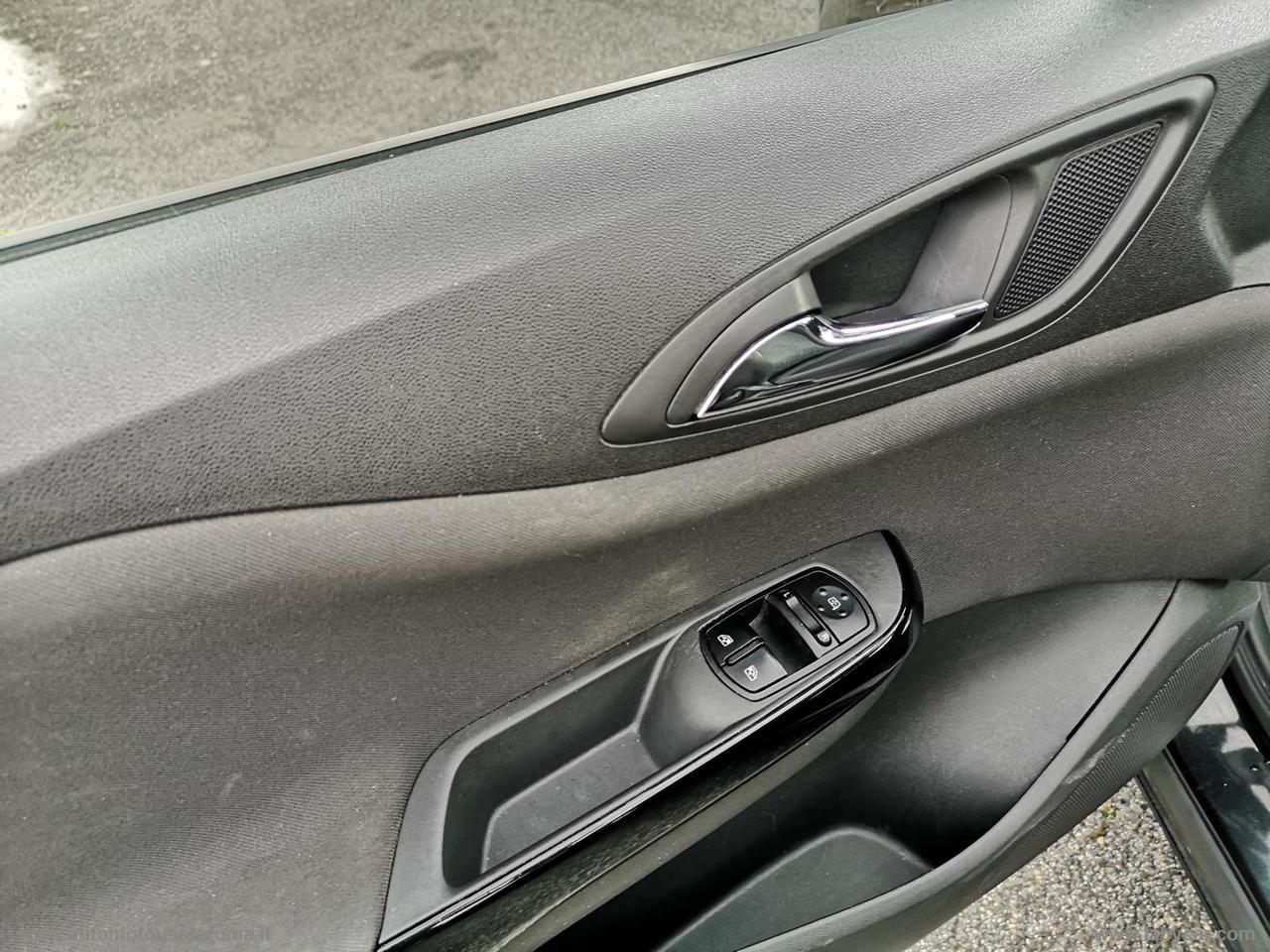 OPEL Corsa 1.2 Coupé b-Color PROMO WEB