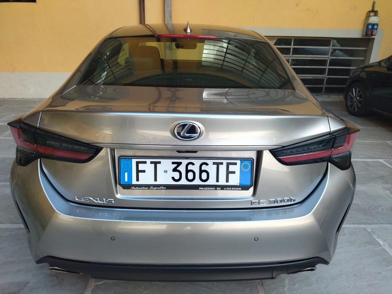 Lexus RC 300h Hybrid F Sport