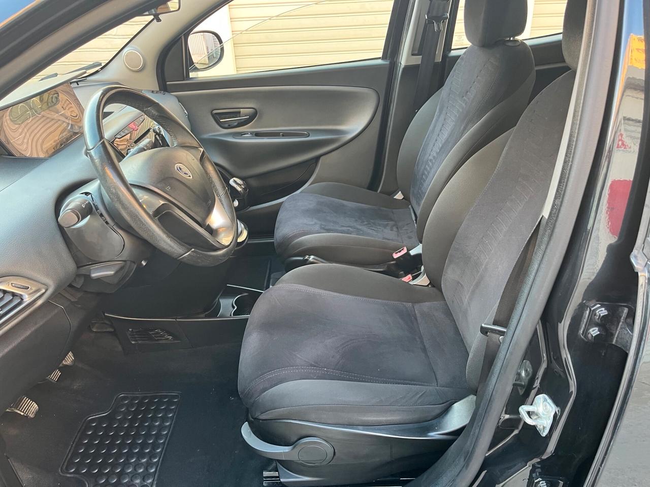 Lancia Ypsilon 1.2 69 CV 5 porte S&S Platinum