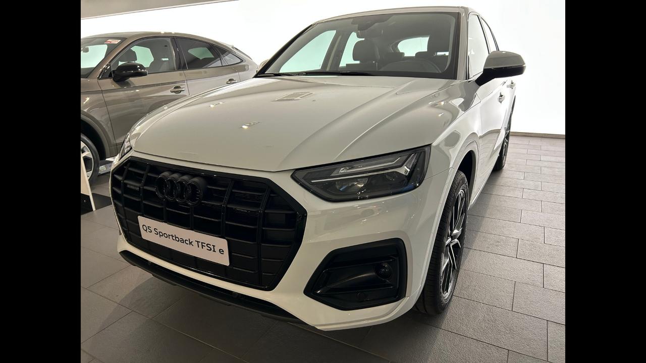 Audi Audi Q5 Sportback Business Advanced 50 TFSI e quattro 220(299) kW(CV) S tronic