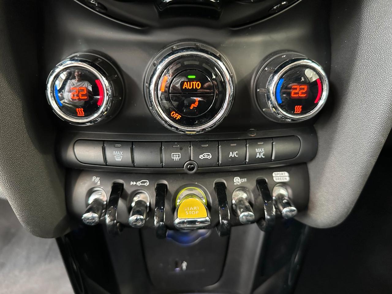 Mini 3 Porte Cooper SE Classic Full Electric-LED-17"-Keyless-ACC-Navi-Camera