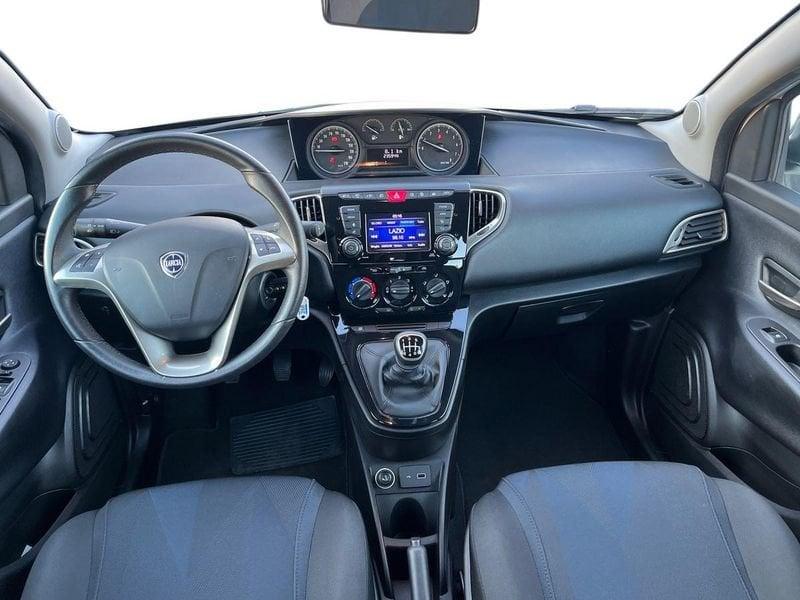 Lancia Ypsilon Ypsilon 1.0 firefly hybrid Gold s&s 70cv