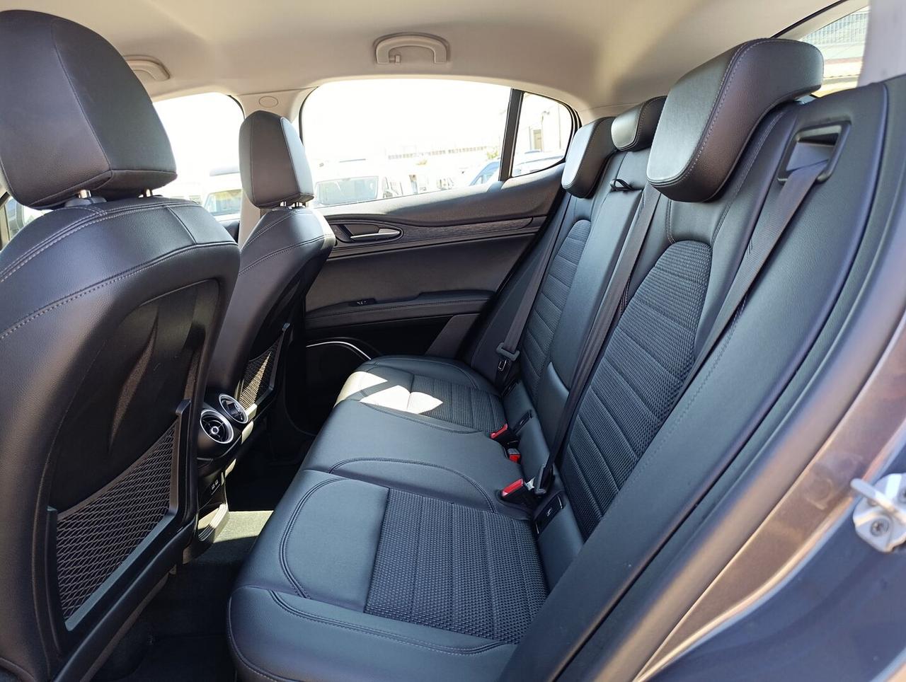 Alfa Romeo Stelvio 2.2 t Business Q4 210cv auto my19