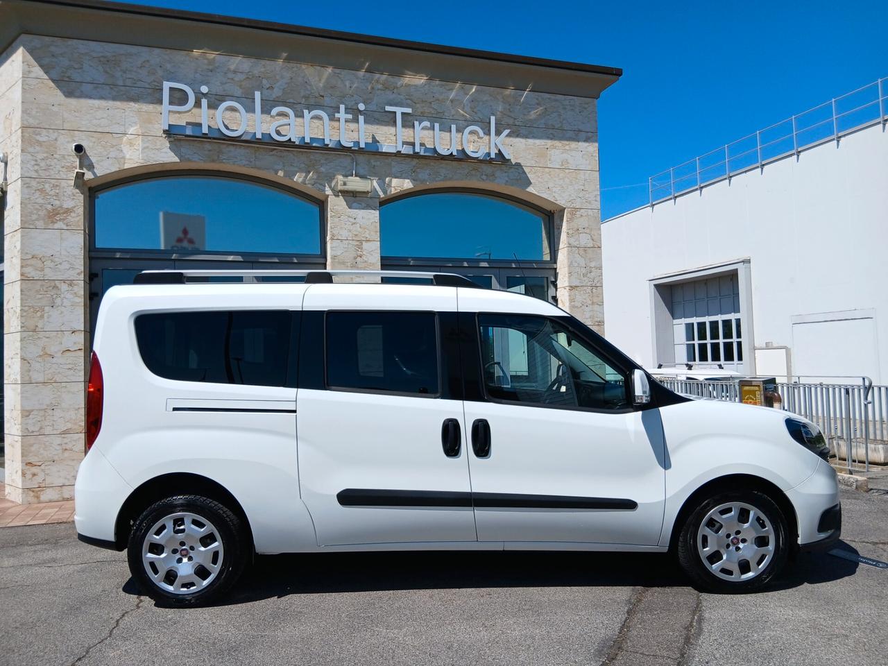 C320 - Fiat Doblò 1.6 Mtj 120cv Maxi Lounge (5 posti)