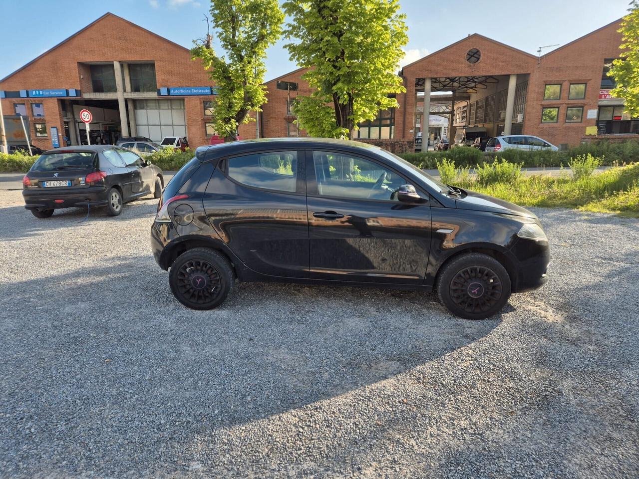 Lancia Ypsilon 0.9 TwinAir 85 CV 5 porte S&S DFN Gold