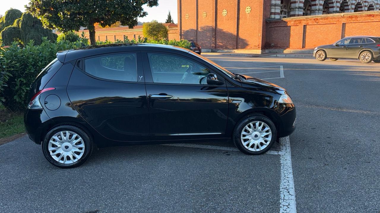 Lancia Ypsilon 1.2 69 CV 5 porte Gold
