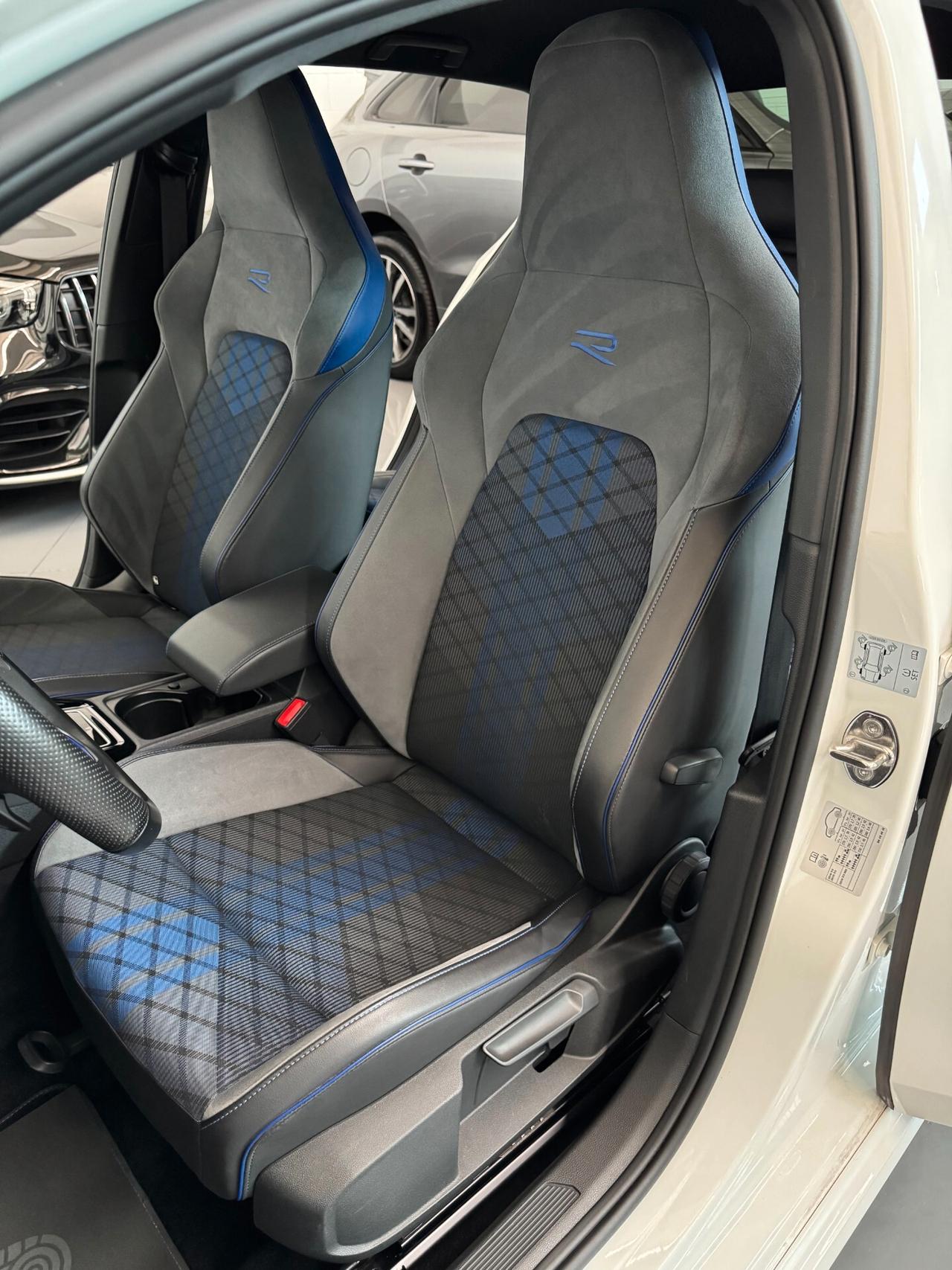Volkswagen Golf 8 R 4Motion DSG 2.0cc 320cv Tagliandi ufficiali IVA esposta PREZZO REALE