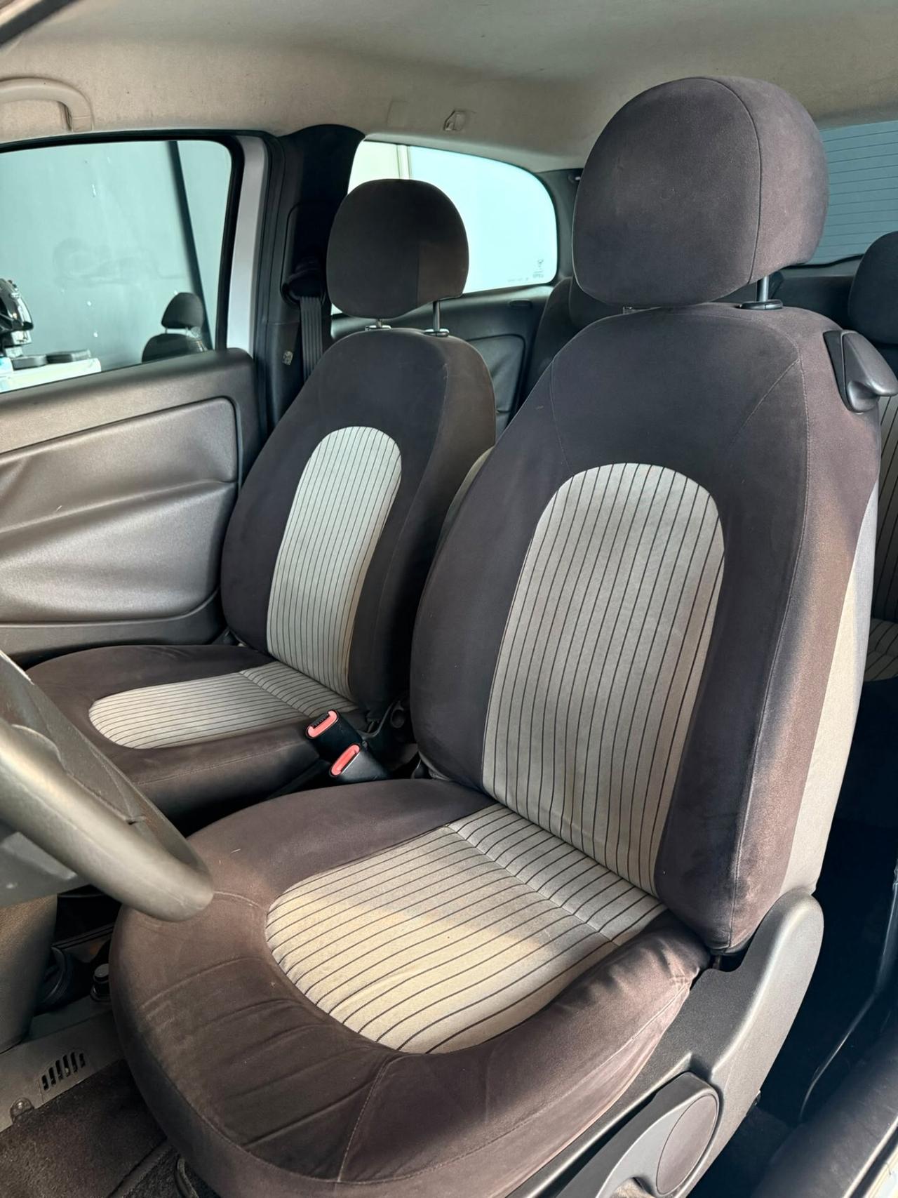 Lancia Ypsilon 1.3 MJT 90 CV Platino PARI AL NUOVO