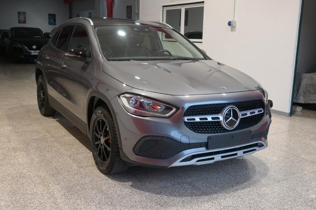 MERCEDES-BENZ GLA 180D 115CV AUTOMATIC BUSINESS SOLUTION ( DISTRONIC - TETTO PANORAMICO APR. - NAVI PREMIUM - PARK ASSIST - TELECAMERA POST. )