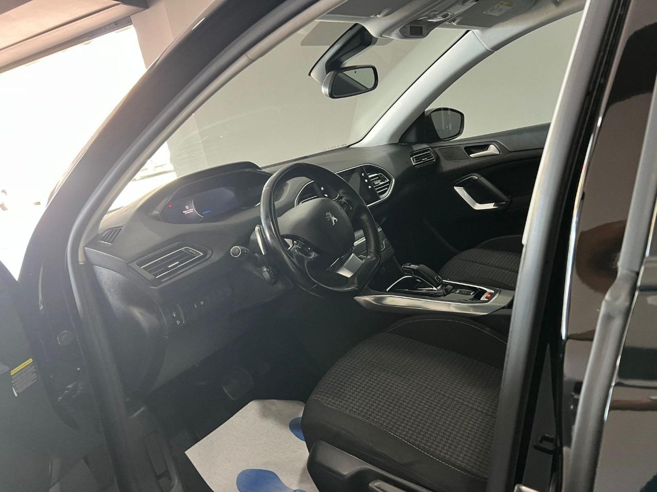 Peugeot 308 BlueHDi 130 S&S EAT8 SW Active VIRTUAL COCKPIT