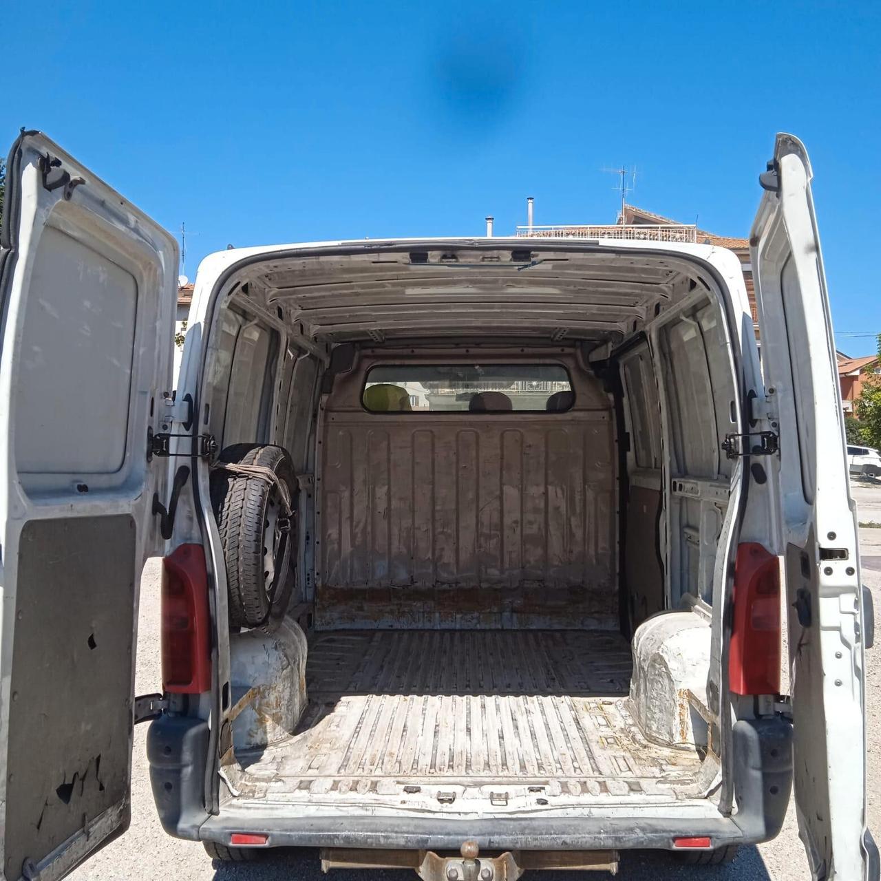 Nissan Interstar V28 2.2 dCi 90 PC Furgone L