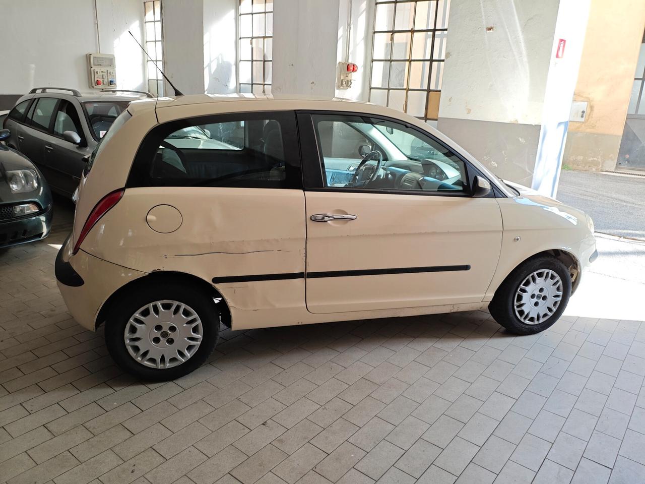 Lancia Ypsilon 1.2 16V Platino