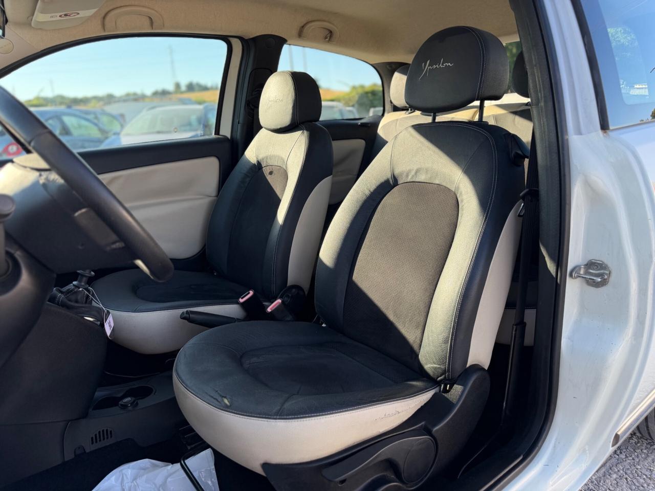 Lancia Ypsilon 1.2 Platino Bicolore
