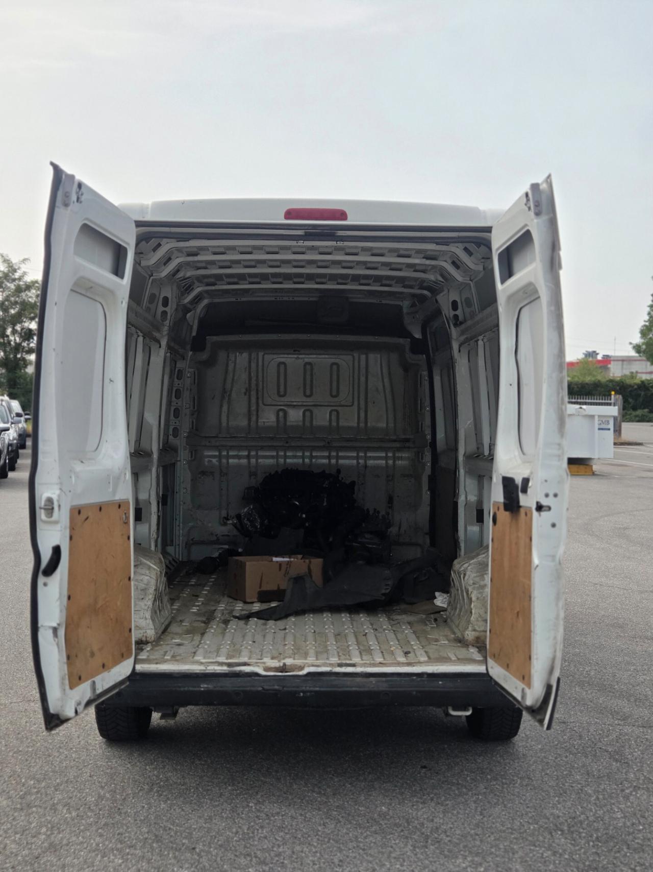 Peugeot Boxer 330 BlueHDi 120 S&S PC-TN Combi Comfort