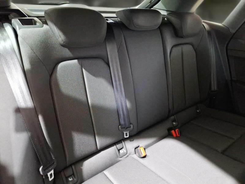 AUDI Q4 40 e-tron Business Advanced