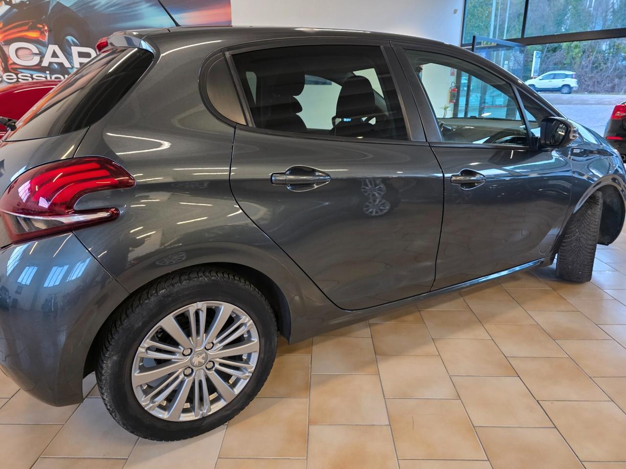 Peugeot 208 PureTech 82 5 porte Allure