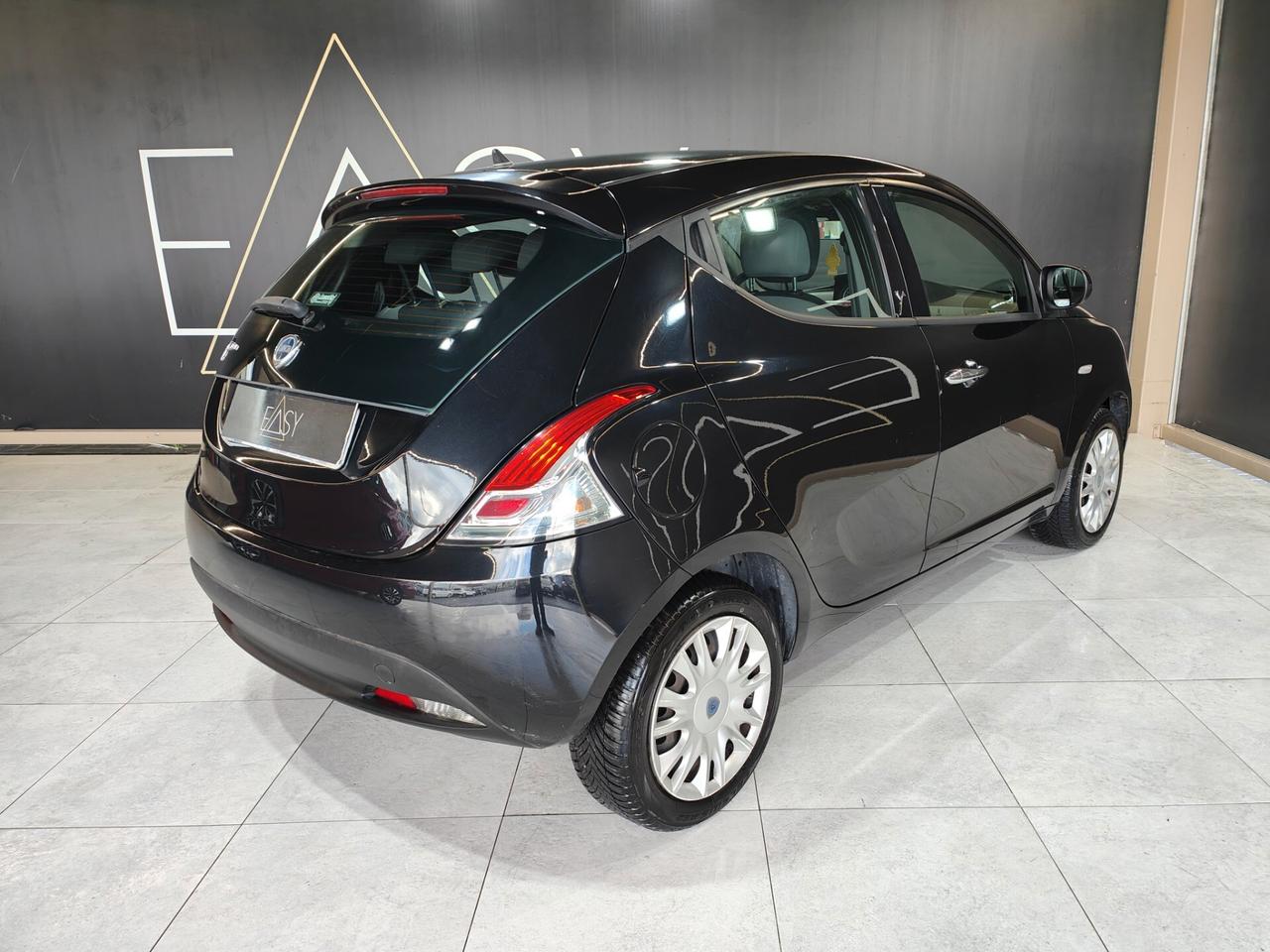 Lancia Ypsilon 1.2 8v Silver 69CV * ADATTA AI NEOPATENTATI *