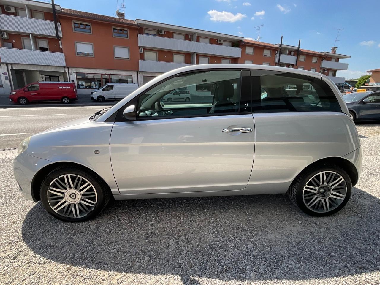 Lancia Ypsilon 1.3 MJT 75 CV Argento
