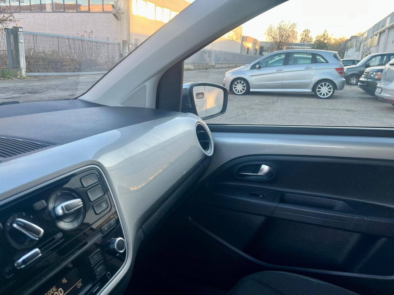 VW Up 1.0benz 2013 153.000km cambio automatico perfetta