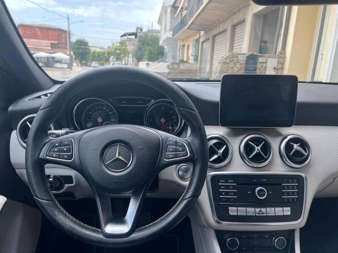 Mercedes-benz A 180 d Premium