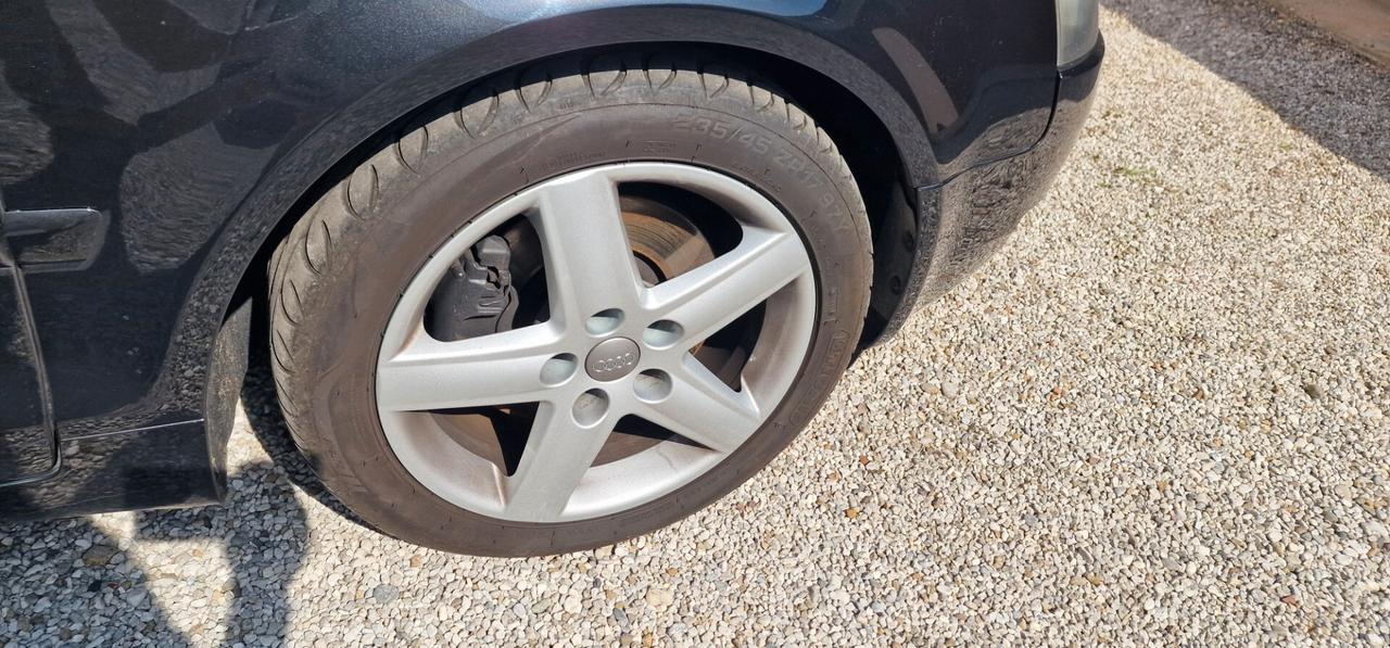 Audi A4 Cabriolet 2.5 V6 TDI cat