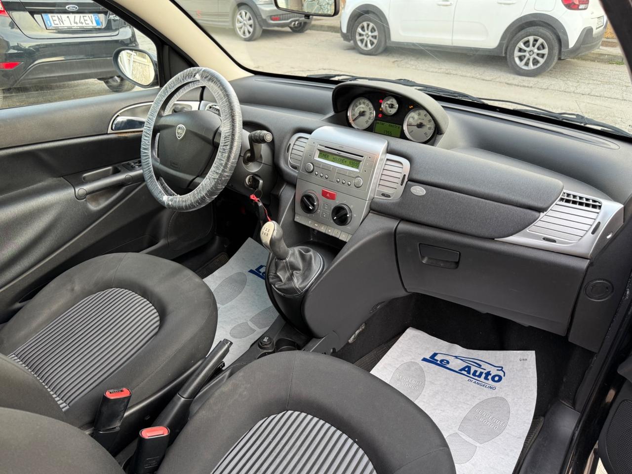 Lancia Ypsilon 1.3 MJT 75 CV Oro