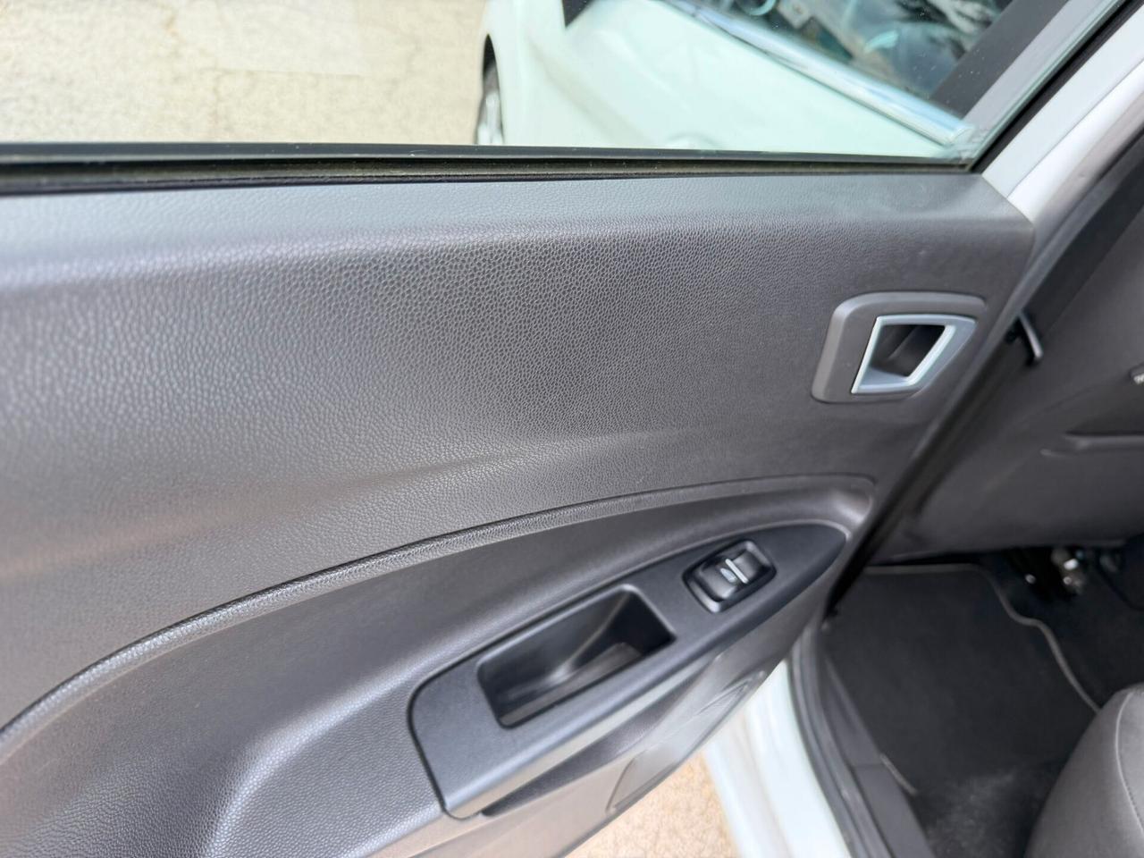 Ford Fiesta 1.4 5p. Bz.- GPL Titanium