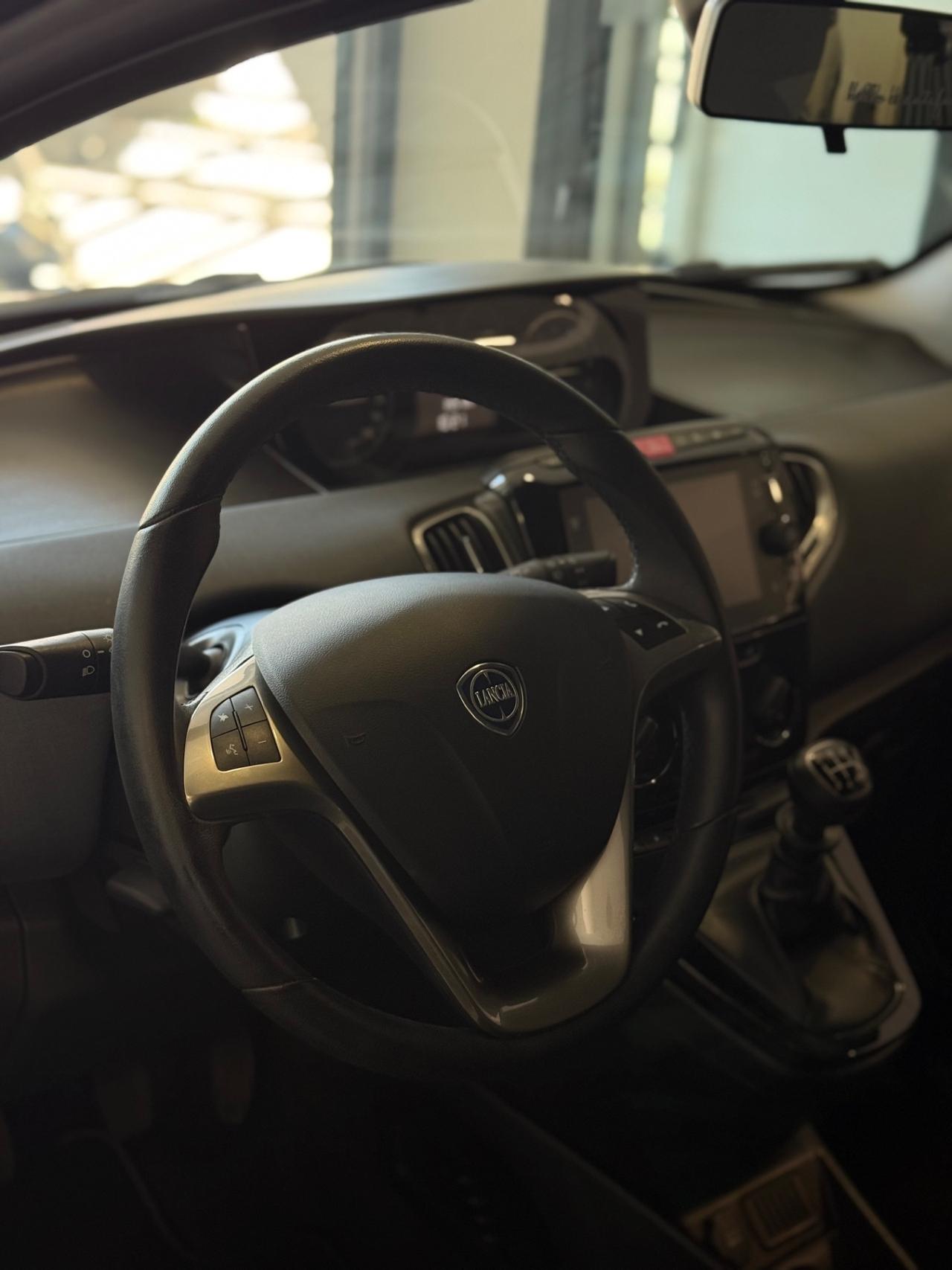 Lancia Ypsilon 1.2 69 CV 5 porte GPL Gold