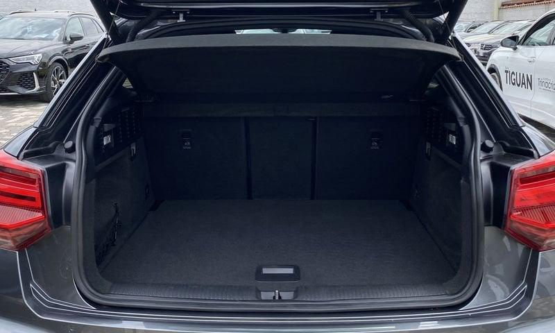 Audi Q2 S Line interno ed esterno 2.0 TDI 150CV s-tronic 35