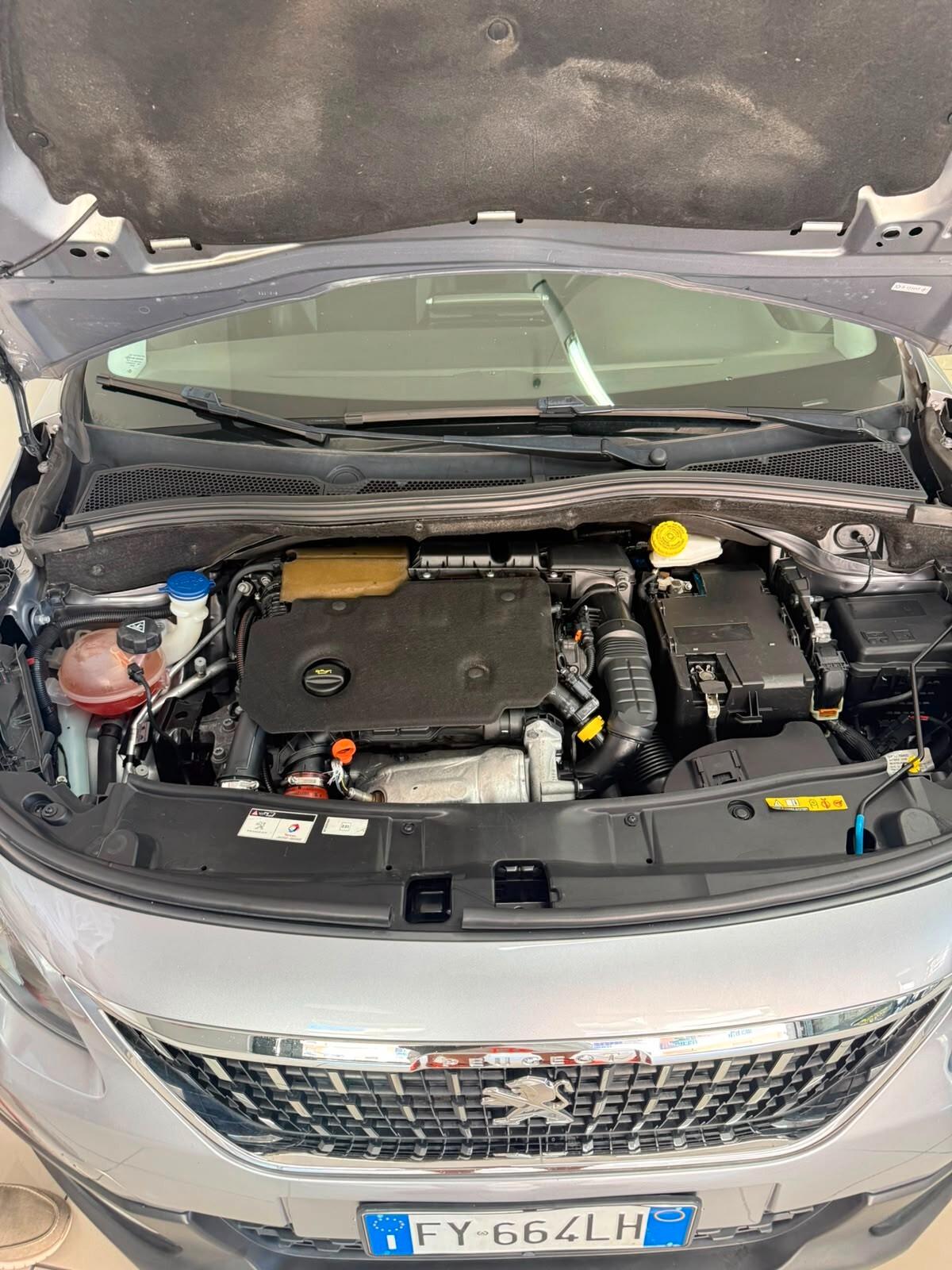 Peugeot 2008 BlueHDi 100 S&S Allure