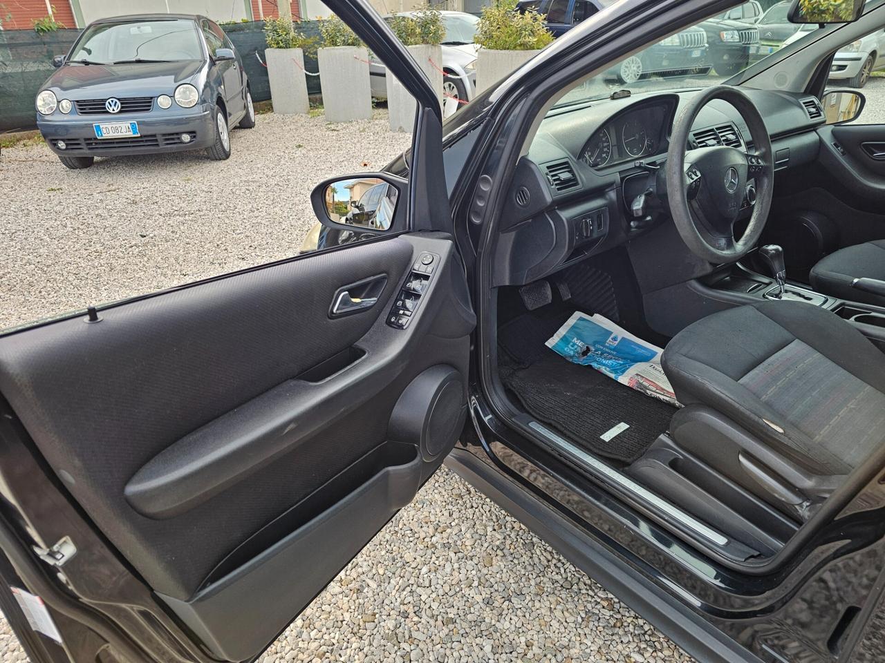 MERCEDES A180CDI 110CV CAMBIO AUTOMATICO ADATTA X NEOPATENTATI