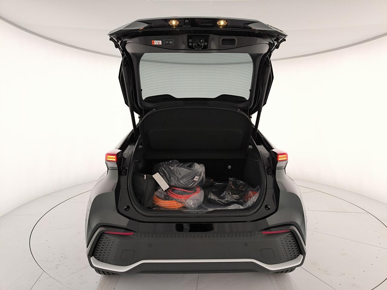 Toyota C-HR 2.0 phev lounge hero fwd e-cvt