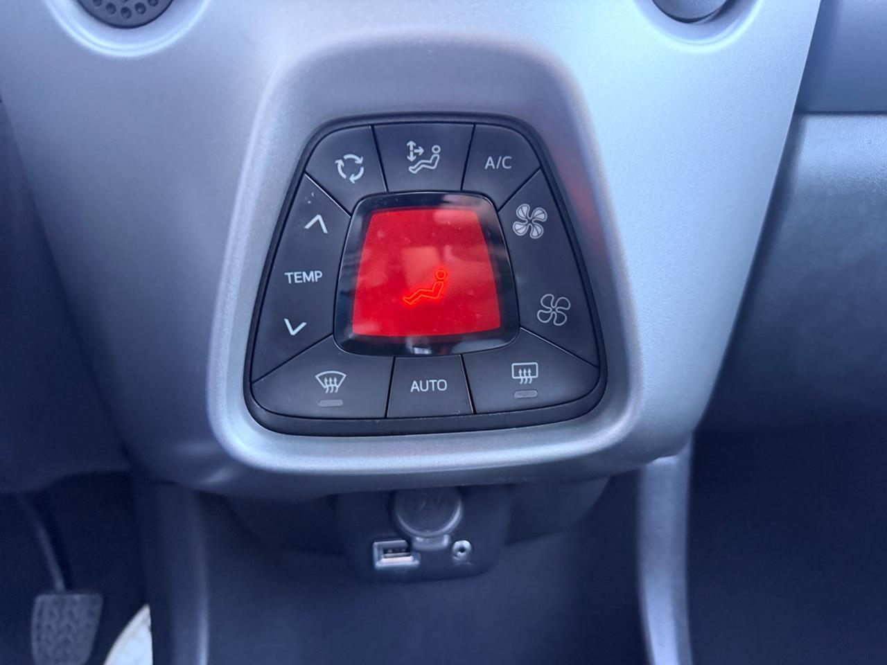 Toyota Aygo 1.0 VVT-i 69 CV 5 porte x-play TSS MMT