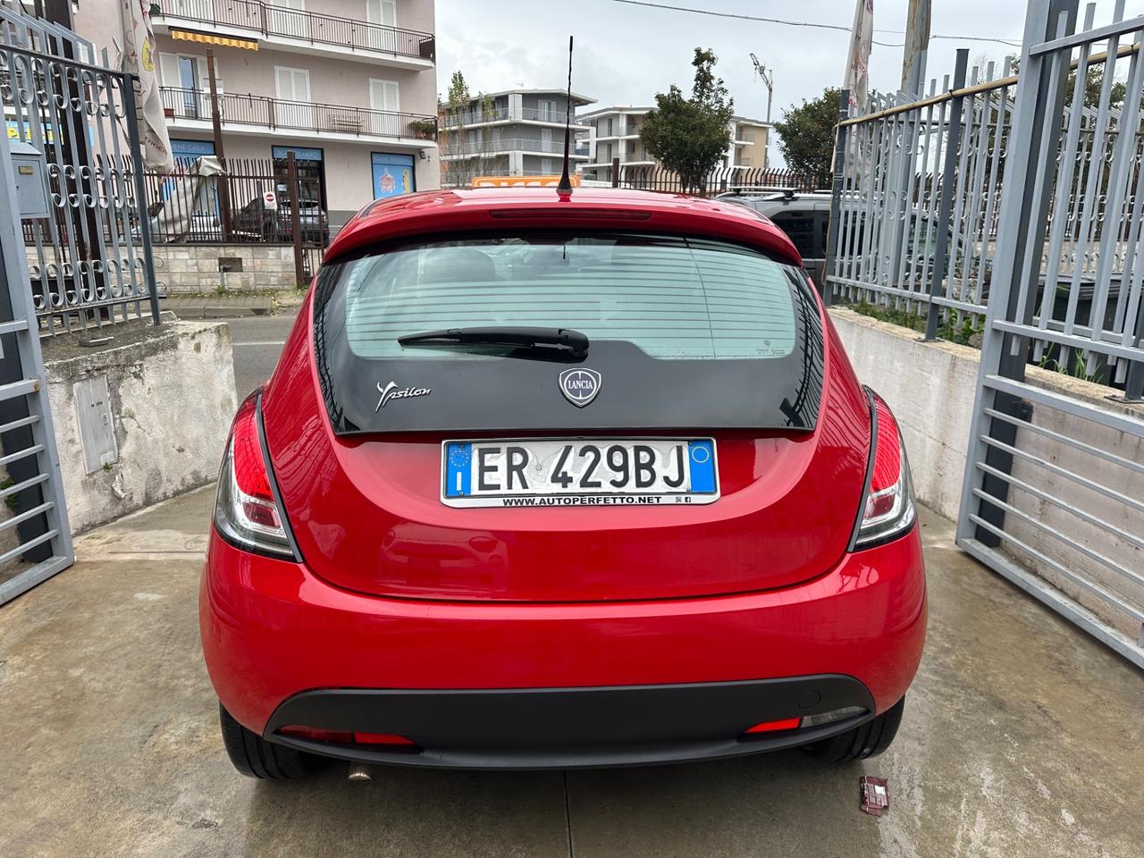 Lancia Ypsilon 1.3 MJT 16V 95 CV 5 porte S&S Silver